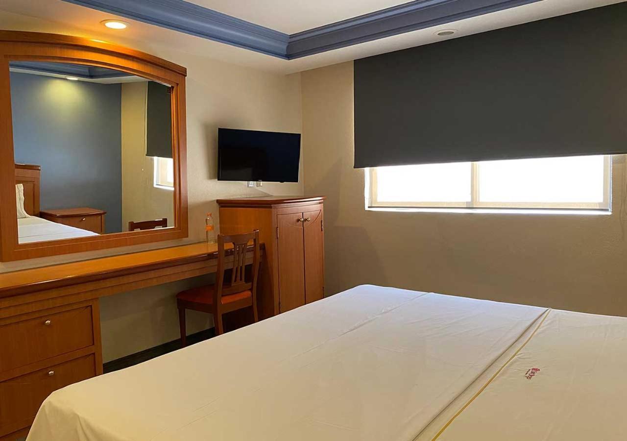 San Diego 3* Mexico City